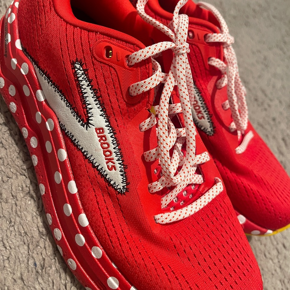 Brooks RunDisney Minnie Mouse Ghost Max 2 - Never Worn Women’s 7.5 - Picture 6 of 7